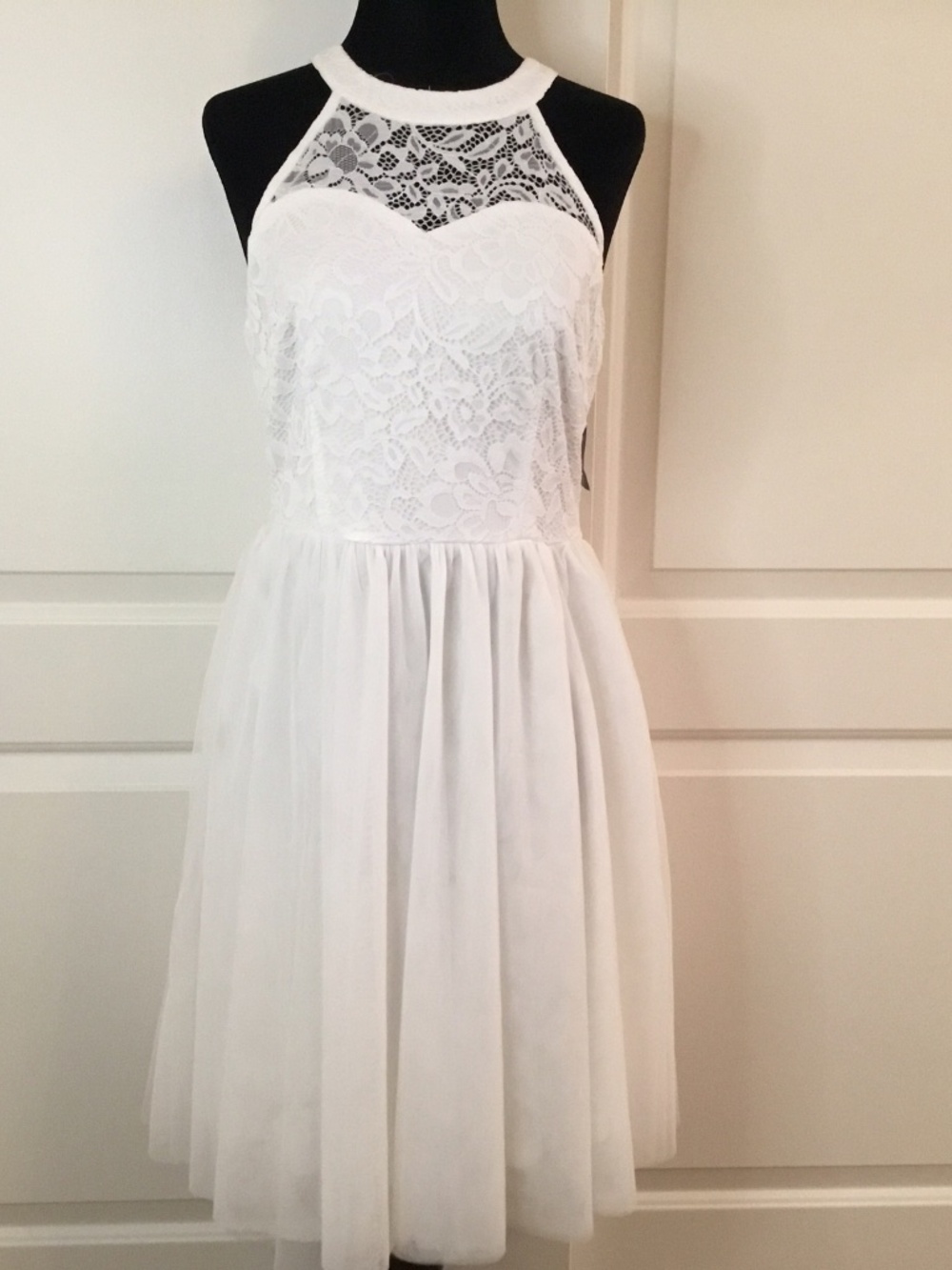 NWT Women’s White Halter Lace Mini Formal Dress Size Medium - Picture 5 of 9